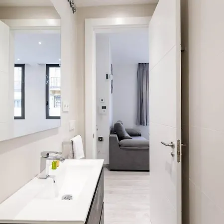 Modern And Bright - Center